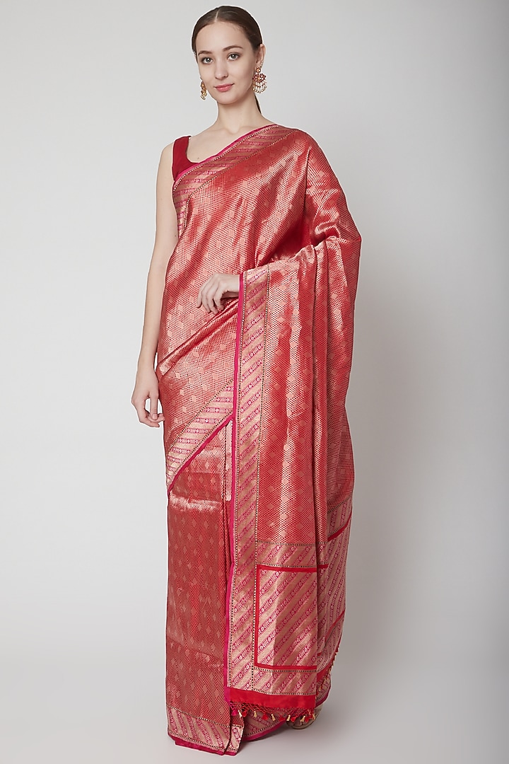 Red & Golden Zari Wedding Saree Set by Shanti Banaras at Pernia's Pop Up Shop