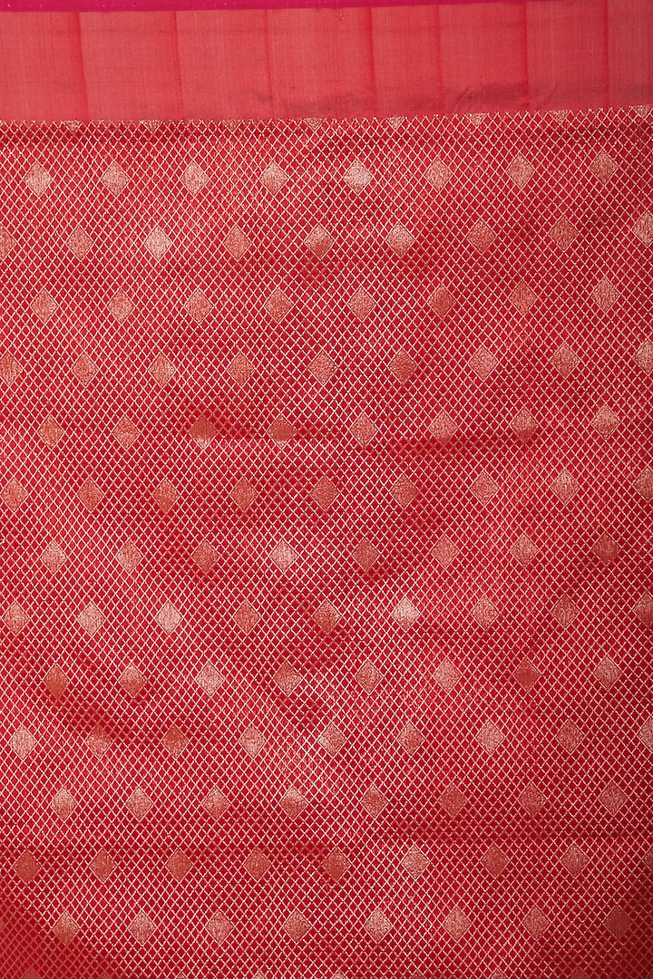 Red & Golden Zari Wedding Saree Set by Shanti Banaras at Pernia's Pop Up Shop