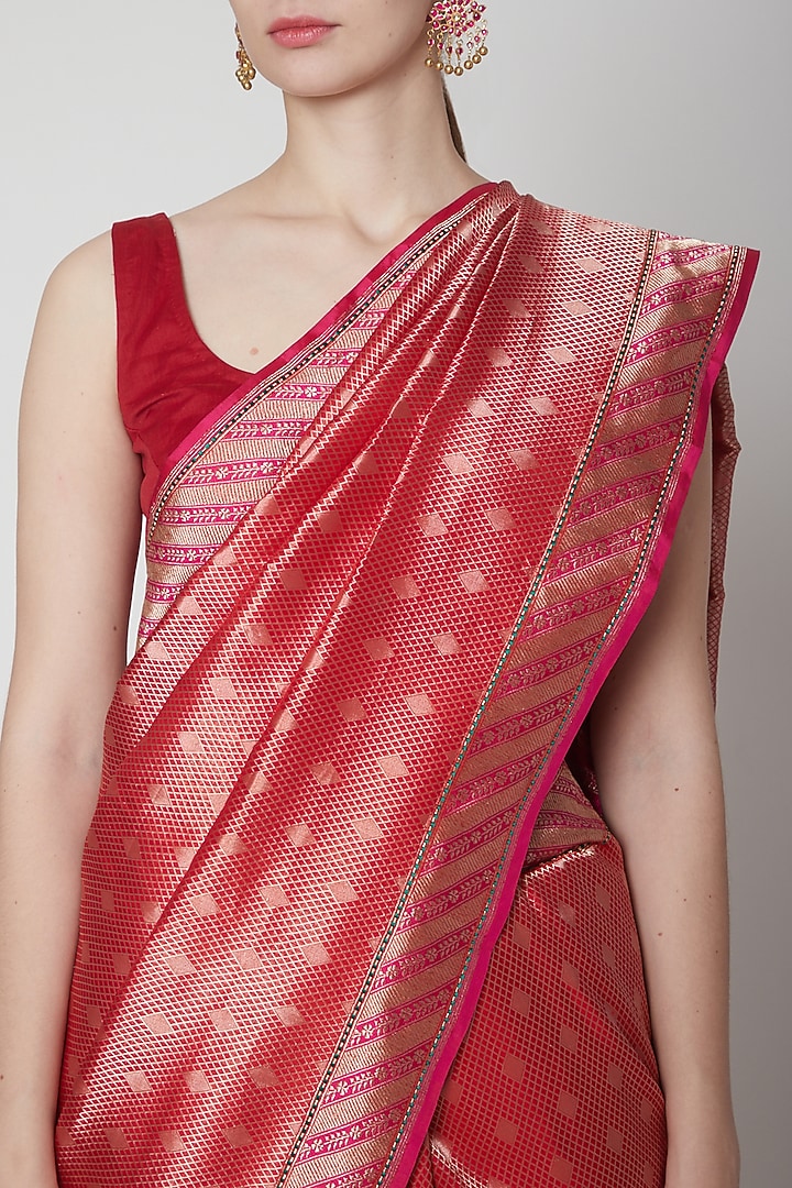 Red & Golden Zari Wedding Saree Set by Shanti Banaras at Pernia's Pop Up Shop
