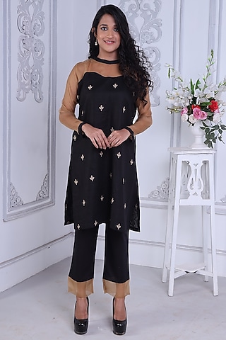 Black & Gold Linen Kurta Set by Sneha B