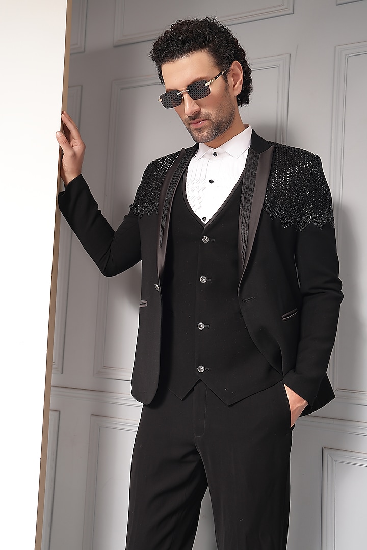 Black Premium Suiting Embellished Blazer Set by Soniya G Men at Pernia's Pop Up Shop