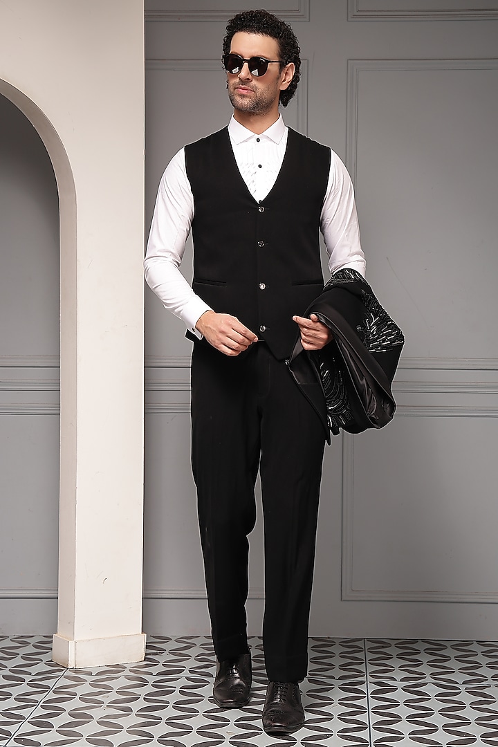 Black Premium Suiting Embroidered Tuxedo Set by Soniya G Men at Pernia's Pop Up Shop