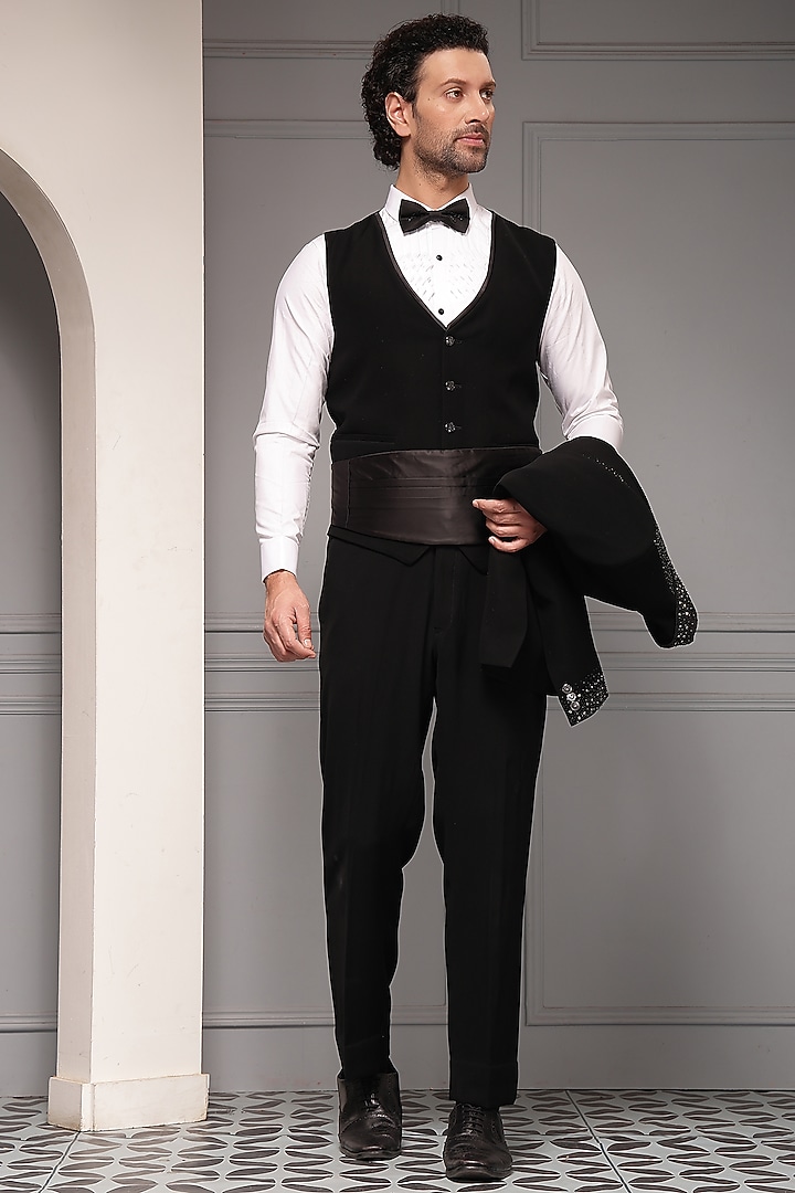 Black Premium Suiting Thread Embroidered Tuxedo Set by Soniya G Men at Pernia's Pop Up Shop