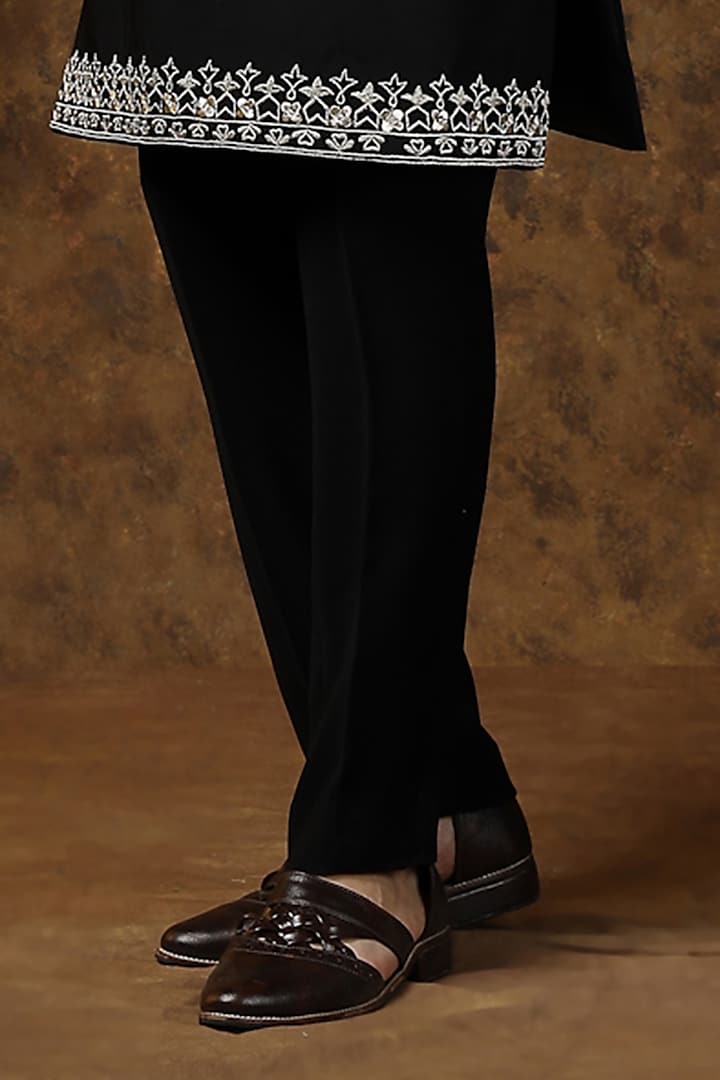 Black Japanese Fabric Thread Embroidered Kurta Set by Soniya G Men at Pernia's Pop Up Shop