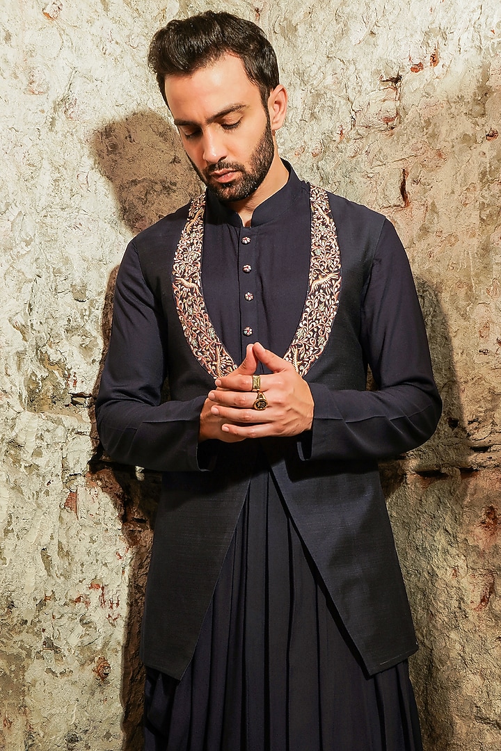 Black Embroidered Bundi Jacket With Kurta Set by Soniya G Men at Pernia's Pop Up Shop