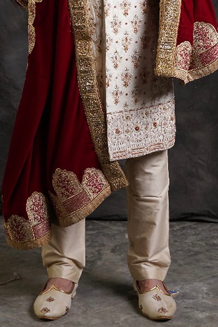 Off-White Embellished Groom Sherwani Set by Soniya G Men at Pernia's Pop Up Shop