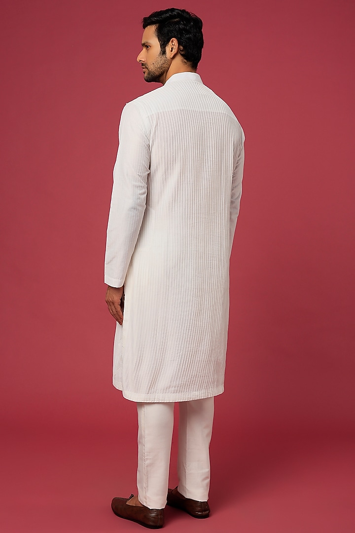 White Pintex Threadwork Pleated Kurta Set by Soniya G Men at Pernia's Pop Up Shop