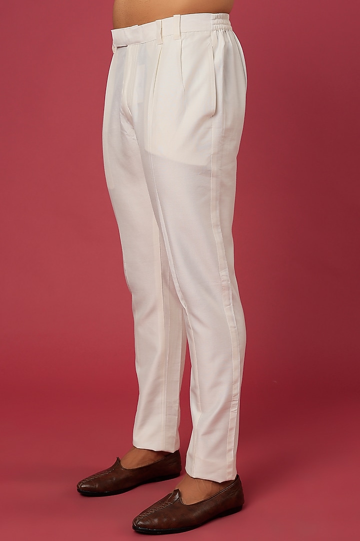 White Pintex Threadwork Pleated Kurta Set by Soniya G Men at Pernia's Pop Up Shop