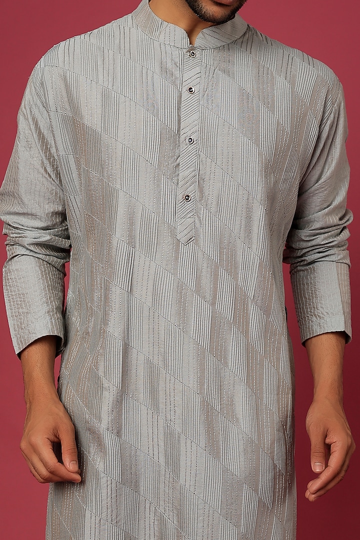Melange Grey Embroidered Kurta Set by Soniya G Men at Pernia's Pop Up Shop
