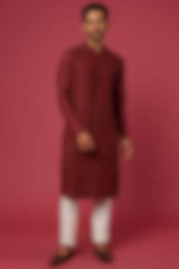 Maroon Embroidered Kurta Set by Soniya G Men at Pernia's Pop Up Shop