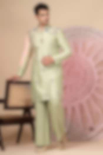 Green Chanderi Silk Embroidered Kurta Set by Soniya G Men at Pernia's Pop Up Shop