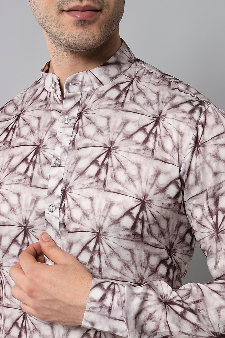 Off-White & Maroon Printed Kurta Set by Soniya G Men at Pernia's Pop Up Shop