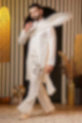 Off-White Georgette Embroidered Kurta Set For Boys by Soniya G KIDS at Pernia's Pop Up Shop