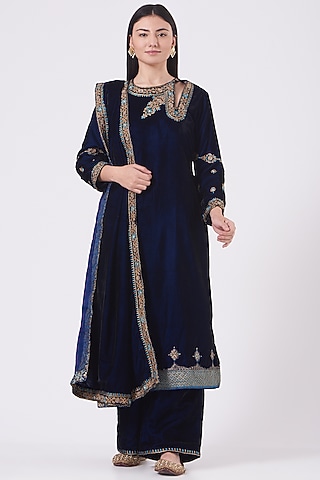 Blue Velvet Embroidered Kurta Set For Girls by Soniya G KIDS