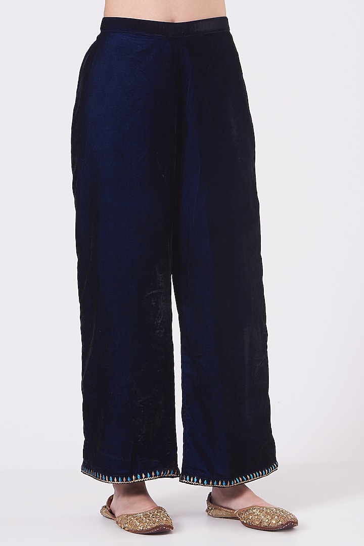 Blue Velvet Embroidered Kurta Set For Girls by Soniya G KIDS at Pernia's Pop Up Shop