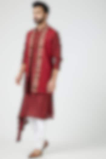 Red Embroidered Jacket With Kurta Set For Boys by Soniya G KIDS