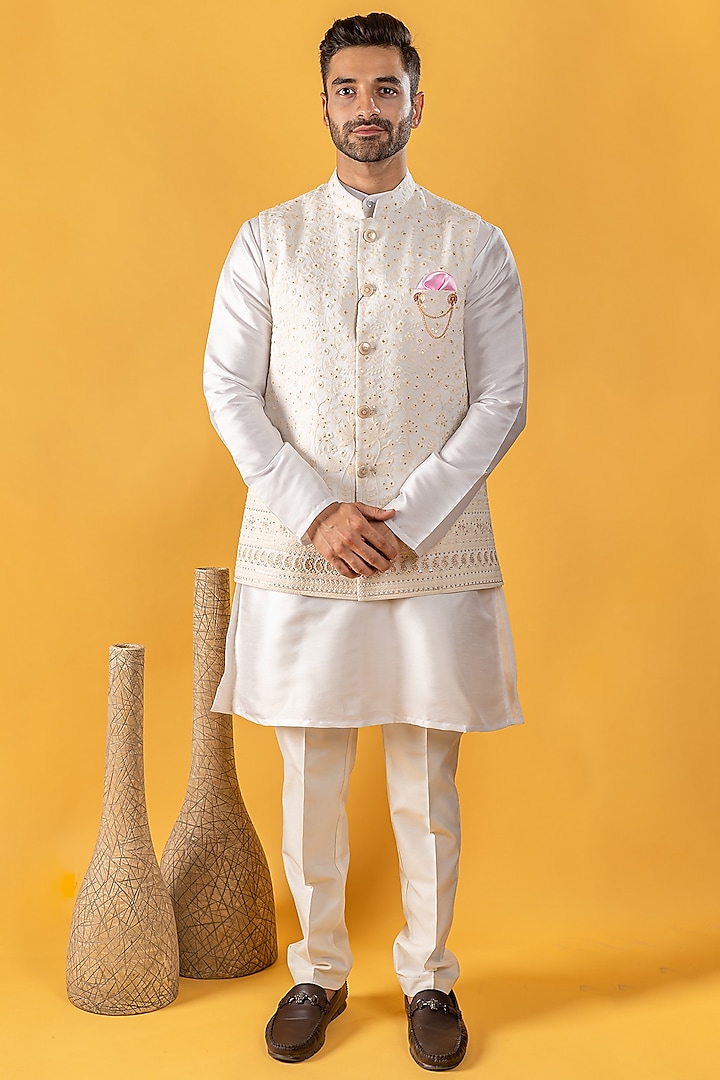 Off-White Embroidered Bundi Jacket With Kurta Set For Boys by Soniya G KIDS