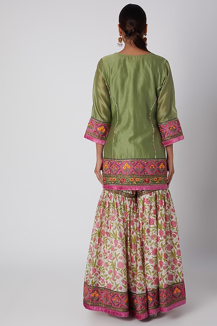 Olive Green Embroidered Kurta Set by Sunira at Pernia's Pop Up Shop