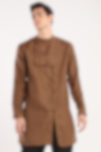 Brown Kurta With Zig Zag Placket by Son Of A Noble SNOB at Pernia's Pop Up Shop
