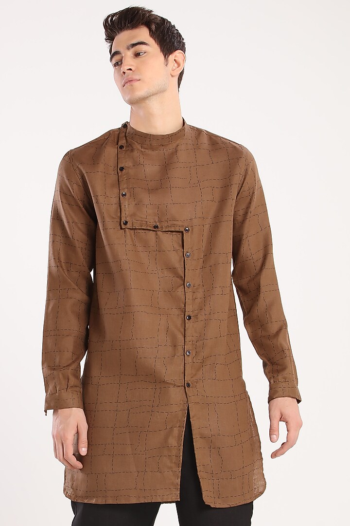 Brown Kurta With Zig Zag Placket by Son Of A Noble SNOB at Pernia's Pop Up Shop
