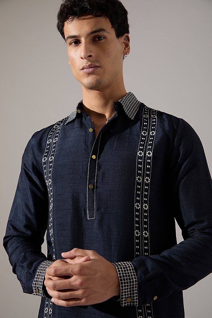 Navy Blue Raw Silk Printed & Applique Work Kurta Set by Son Of A Noble SNOB Men at Pernia's Pop Up Shop