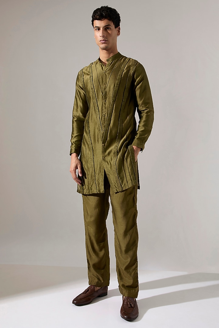 Olive Chanderi Kurta Set by Son Of A Noble SNOB Men at Pernia's Pop Up Shop