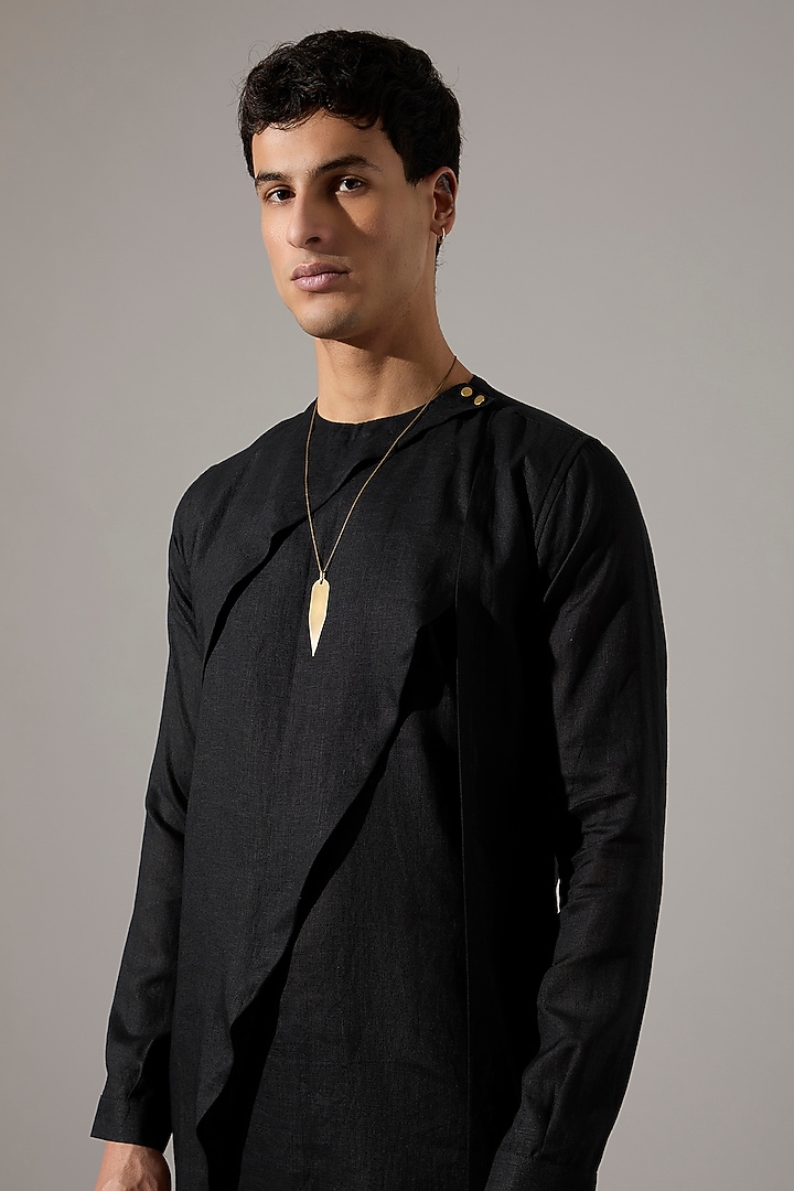 Black Linen Kurta Set by Son Of A Noble SNOB Men at Pernia's Pop Up Shop