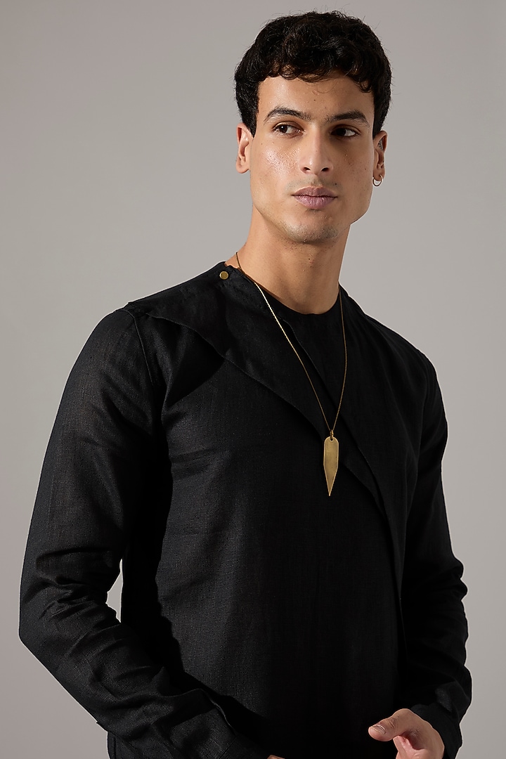 Black Linen Kurta Set by Son Of A Noble SNOB Men at Pernia's Pop Up Shop