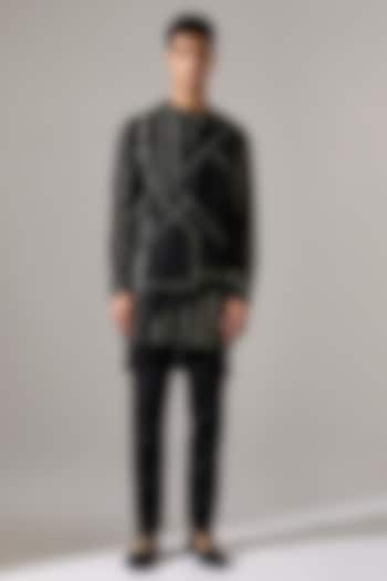 Black Linen Printed Kurta Set by Son Of A Noble SNOB Men at Pernia's Pop Up Shop