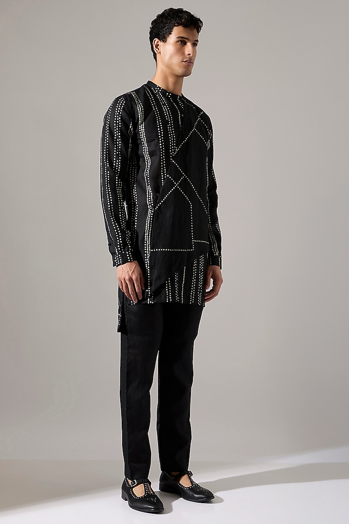 Black Linen Printed Kurta Set by Son Of A Noble SNOB Men at Pernia's Pop Up Shop