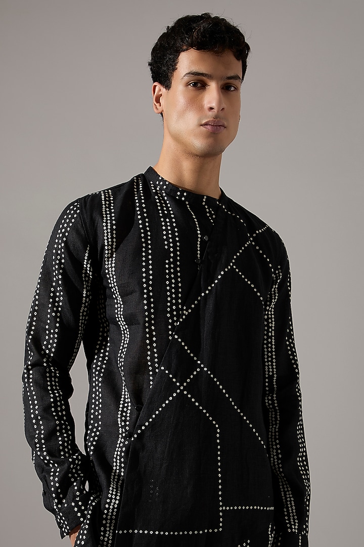Black Linen Printed Kurta Set by Son Of A Noble SNOB Men at Pernia's Pop Up Shop