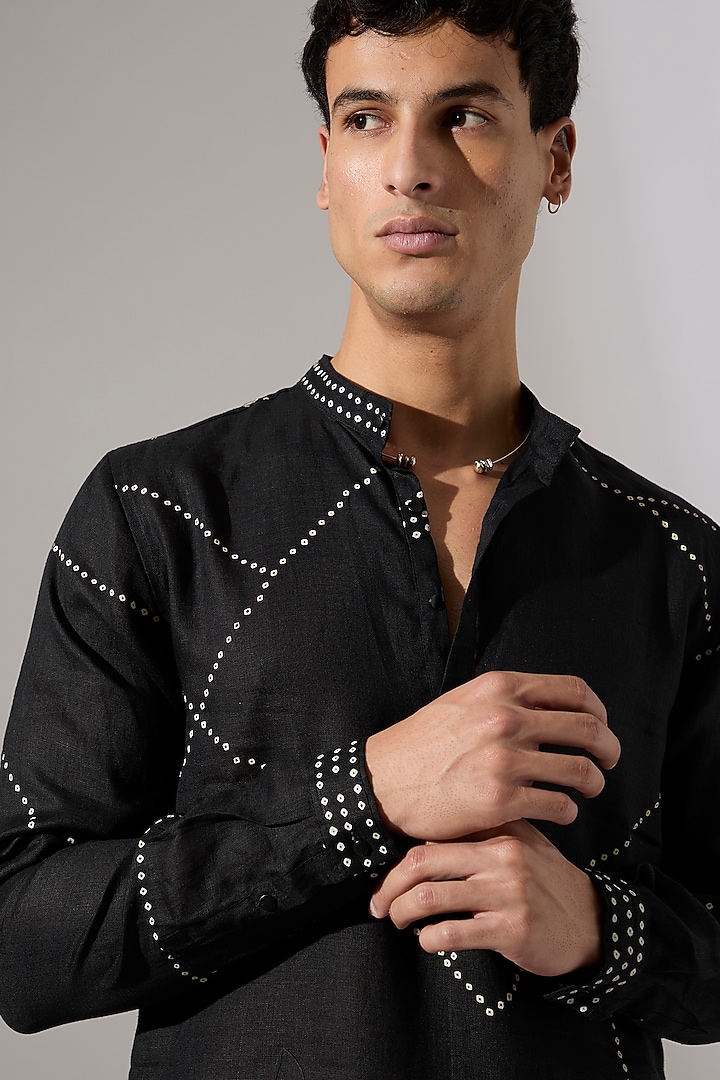 Black Linen Printed Kurta Set by Son Of A Noble SNOB Men at Pernia's Pop Up Shop
