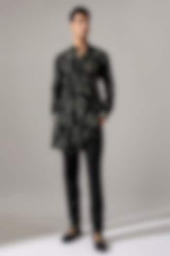 Black Linen Printed Kurta Set by Son Of A Noble SNOB Men at Pernia's Pop Up Shop