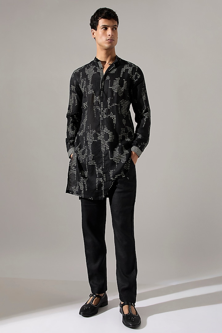 Black Linen Printed Kurta Set by Son Of A Noble SNOB Men at Pernia's Pop Up Shop