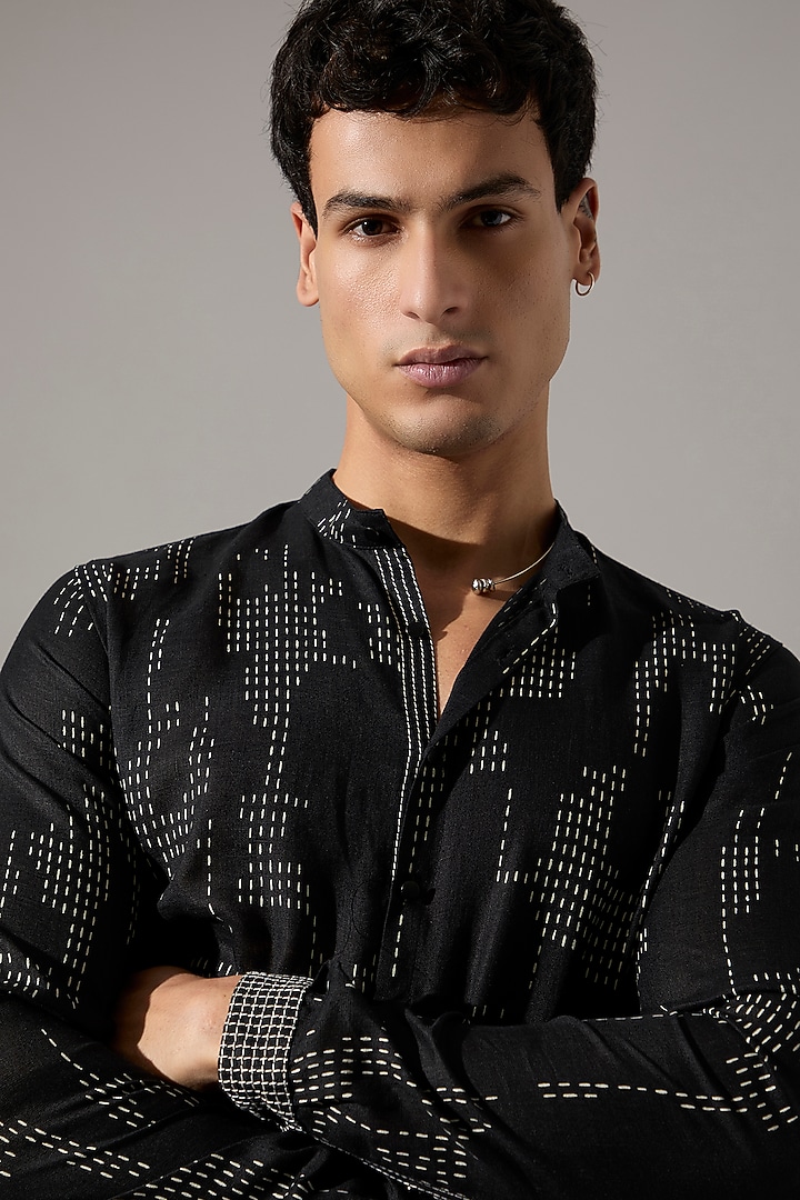 Black Linen Printed Kurta Set by Son Of A Noble SNOB Men at Pernia's Pop Up Shop