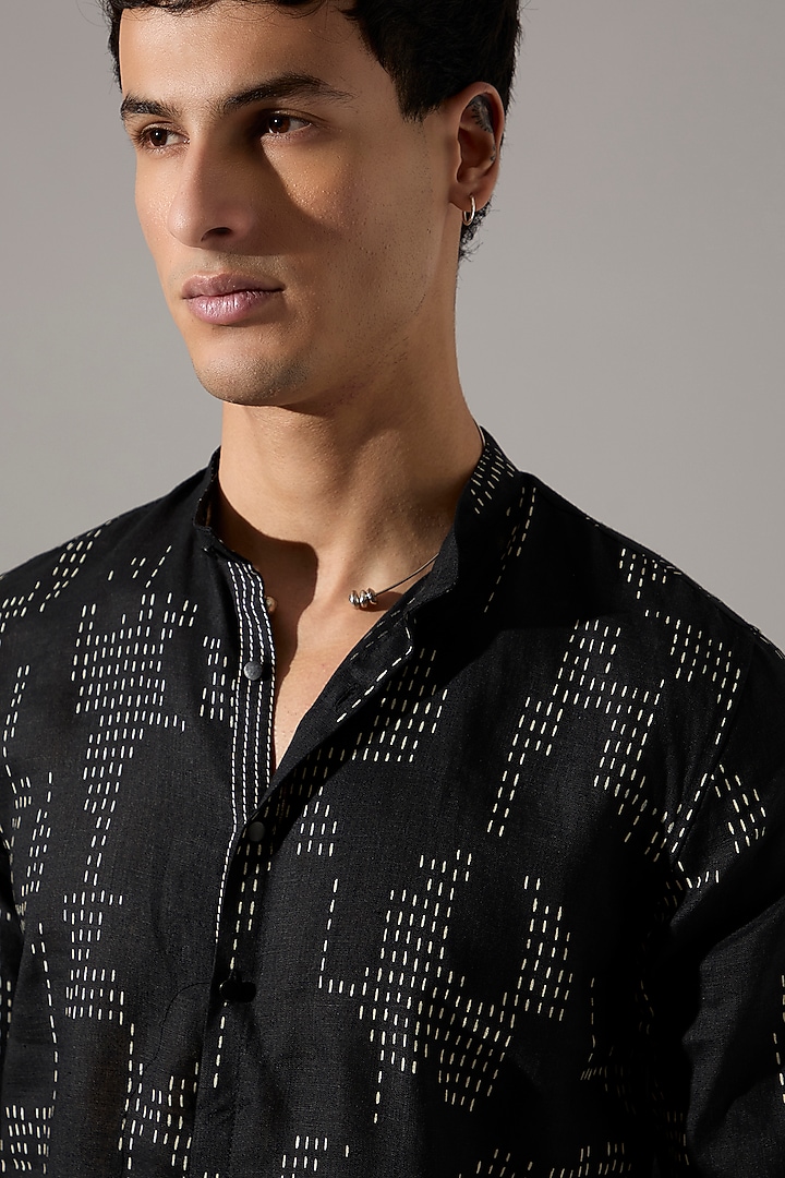 Black Linen Printed Kurta Set by Son Of A Noble SNOB Men at Pernia's Pop Up Shop