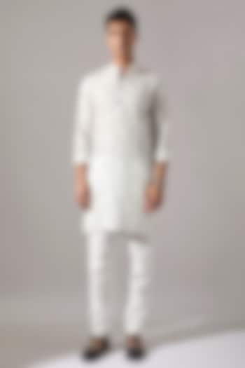 White Linen Printed Kurta Set by Son Of A Noble SNOB Men at Pernia's Pop Up Shop