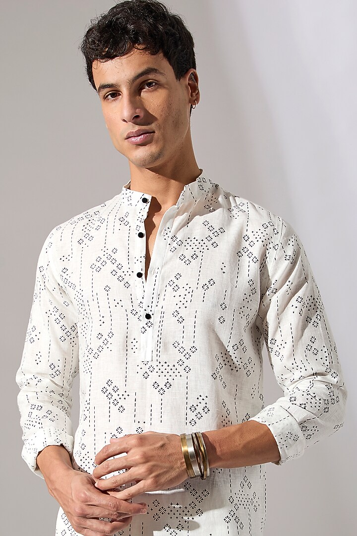 White Linen Printed Kurta Set by Son Of A Noble SNOB Men at Pernia's Pop Up Shop