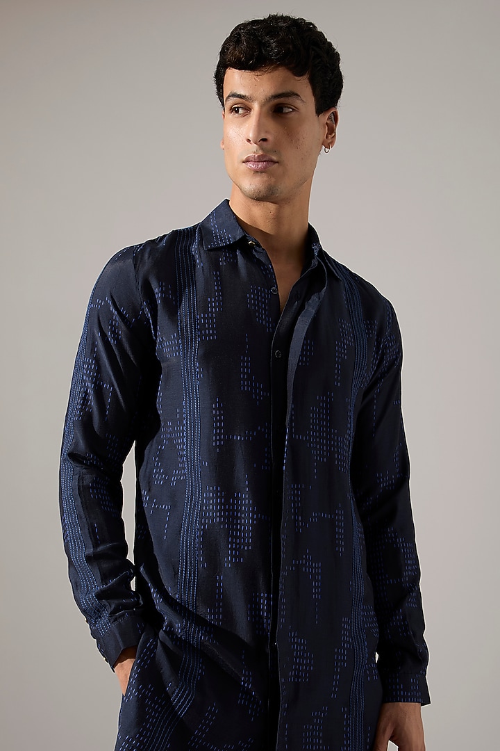 Navy Raw Silk Printed Kurta Set by Son Of A Noble SNOB Men at Pernia's Pop Up Shop
