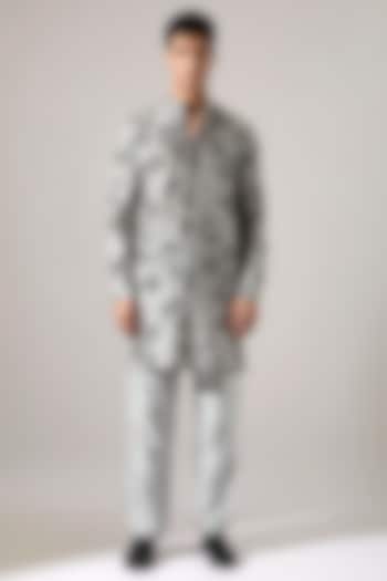 Grey Chanderi Printed Kurta Set by Son Of A Noble SNOB Men at Pernia's Pop Up Shop