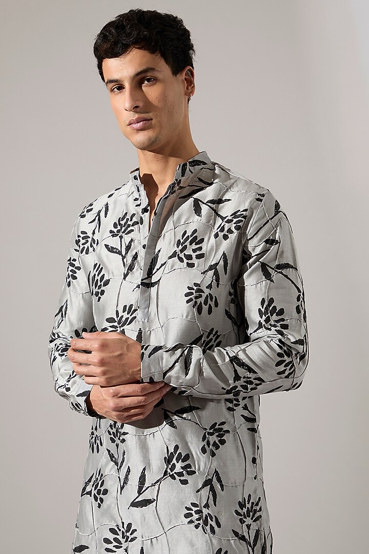 Grey Chanderi Printed Kurta Set by Son Of A Noble SNOB Men at Pernia's Pop Up Shop