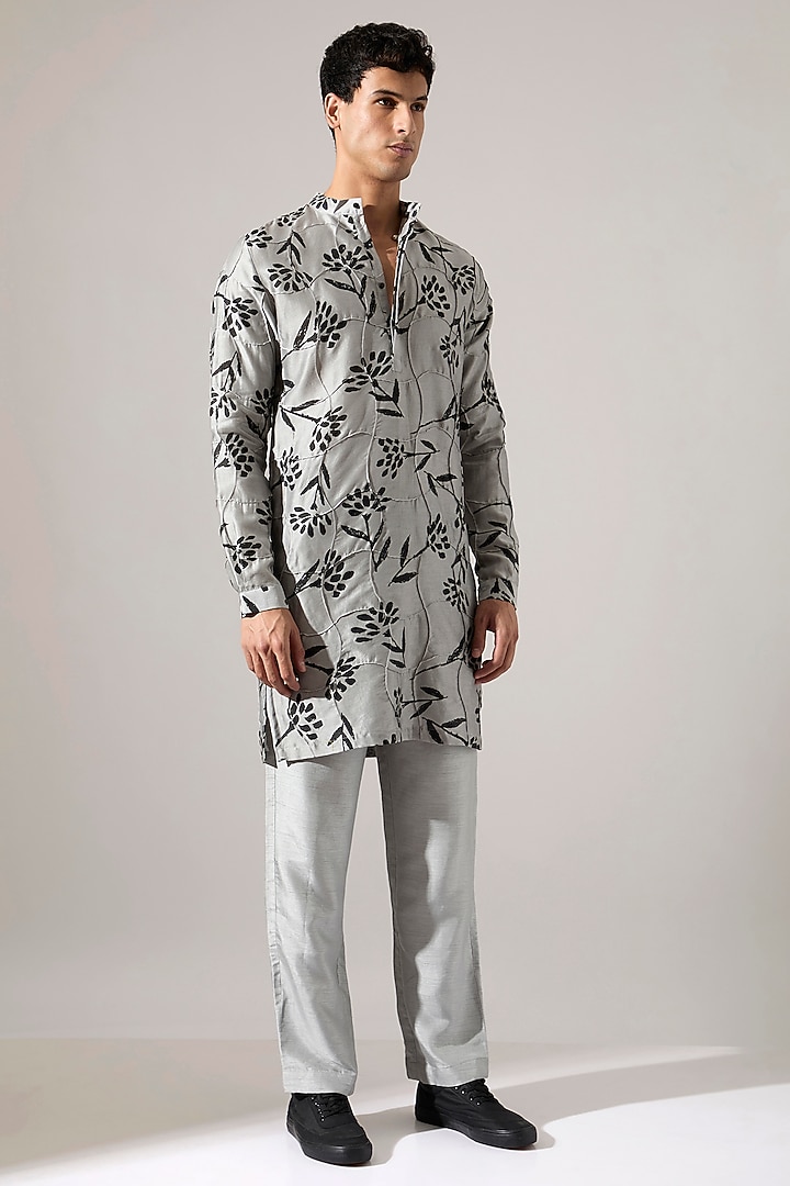 Grey Chanderi Printed Kurta Set by Son Of A Noble SNOB Men at Pernia's Pop Up Shop