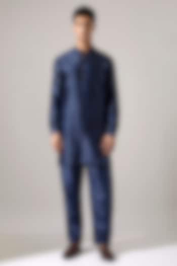Navy Chanderi Printed Kurta Set by Son Of A Noble SNOB Men at Pernia's Pop Up Shop