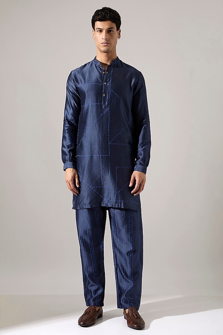 Navy Chanderi Printed Kurta Set by Son Of A Noble SNOB Men at Pernia's Pop Up Shop