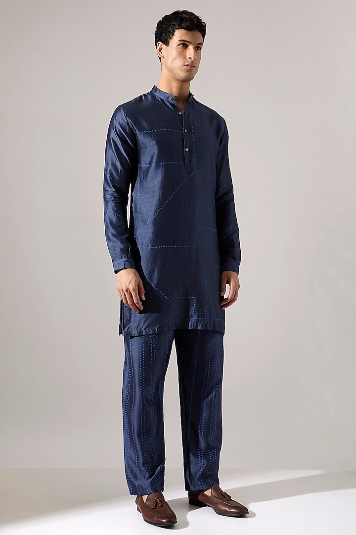 Navy Chanderi Printed Kurta Set by Son Of A Noble SNOB Men at Pernia's Pop Up Shop