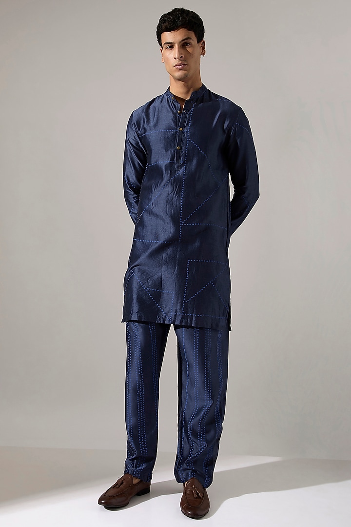 Navy Chanderi Printed Kurta Set by Son Of A Noble SNOB Men at Pernia's Pop Up Shop