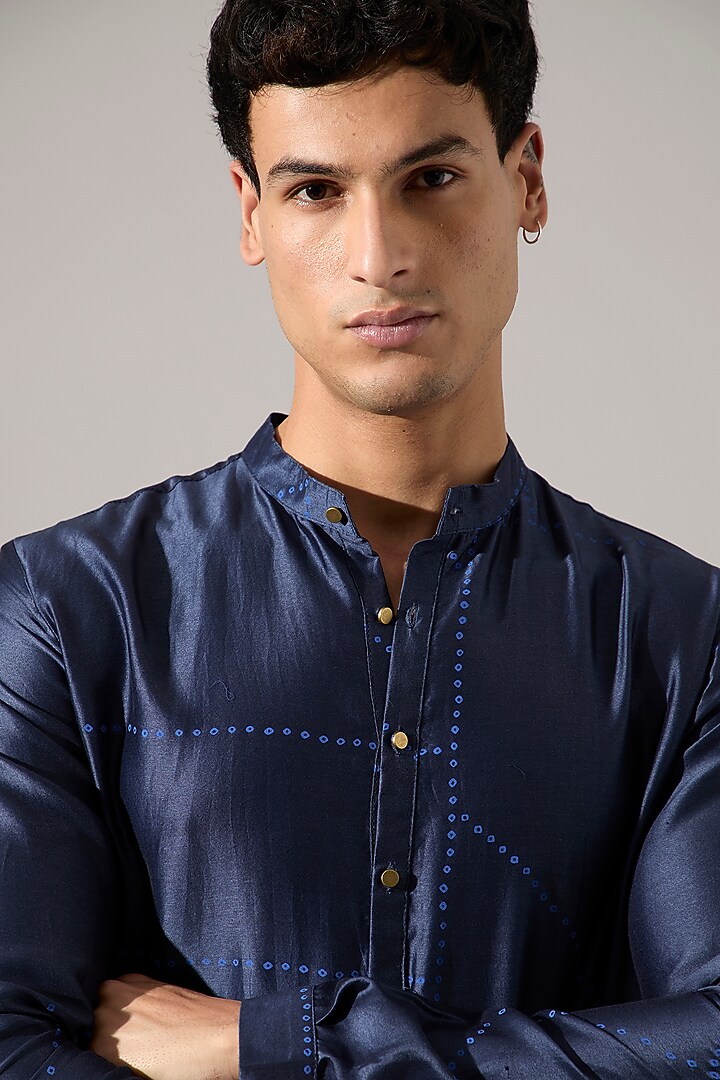 Navy Chanderi Printed Kurta Set by Son Of A Noble SNOB Men at Pernia's Pop Up Shop