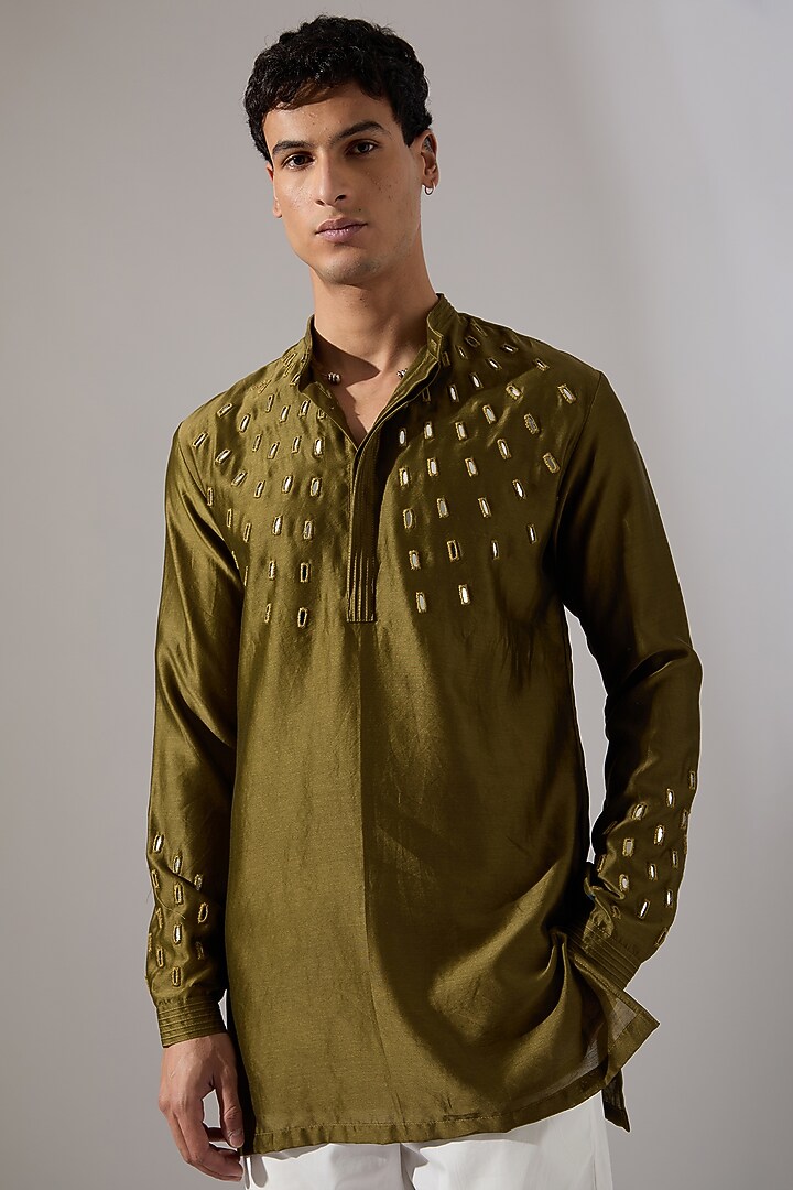 Olive Chanderi Hand Embroidered Kurta Set by Son Of A Noble SNOB Men at Pernia's Pop Up Shop