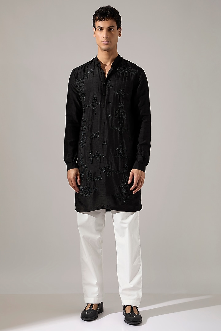 Black Raw Silk Hand Embroidered Kurta Set by Son Of A Noble SNOB Men at Pernia's Pop Up Shop