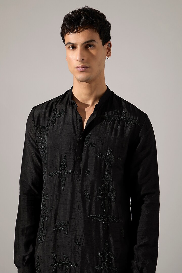 Black Raw Silk Hand Embroidered Kurta Set by Son Of A Noble SNOB Men at Pernia's Pop Up Shop